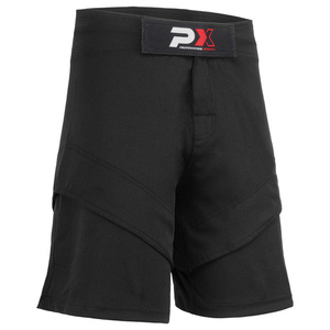 Die PX MMA Shorts in Schwarz sind aus Stretchmaterial gefertigt.